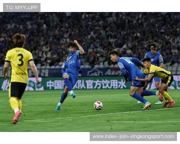 上海申花拉唐边路突破送出精准传中：速度与空间的极致演绎